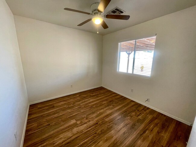 Building Photo - Cute 3 Bedroom Home Near Splash Pad and Hu...