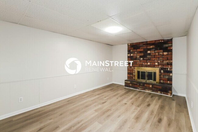 Building Photo - 3 Bedroom Pet-Friendly Home in KANSAS CITY, MO with Main Street Renewal