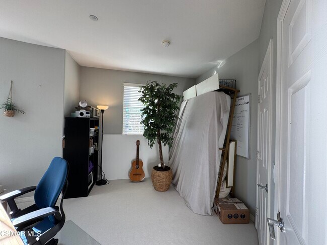 Building Photo - 243 Riverdale Ct