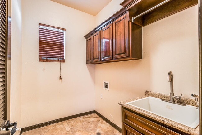 Building Photo - 14213 Meadow Lake Ave