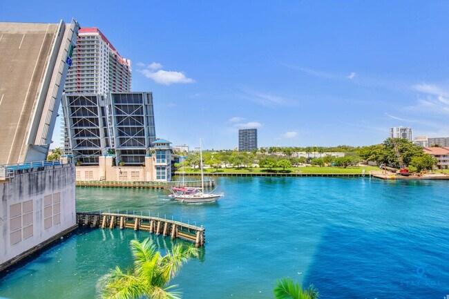 Building Photo - 4010 S Ocean Dr