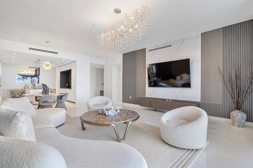 Building Photo - 300 Biscayne Boulevard Way