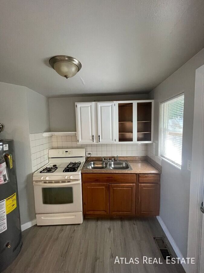 Building Photo - 7391 Oneida Dr