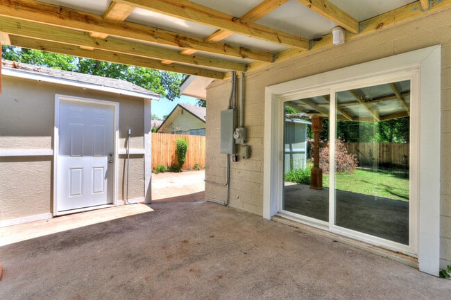 Building Photo - Remodeled Retreat w/ Covered Patio, Front ...
