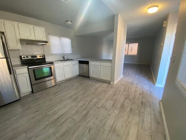Building Photo - 5215 Gray Ln