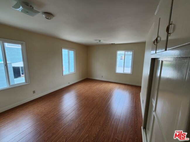 Building Photo - 5264 Cahuenga Blvd