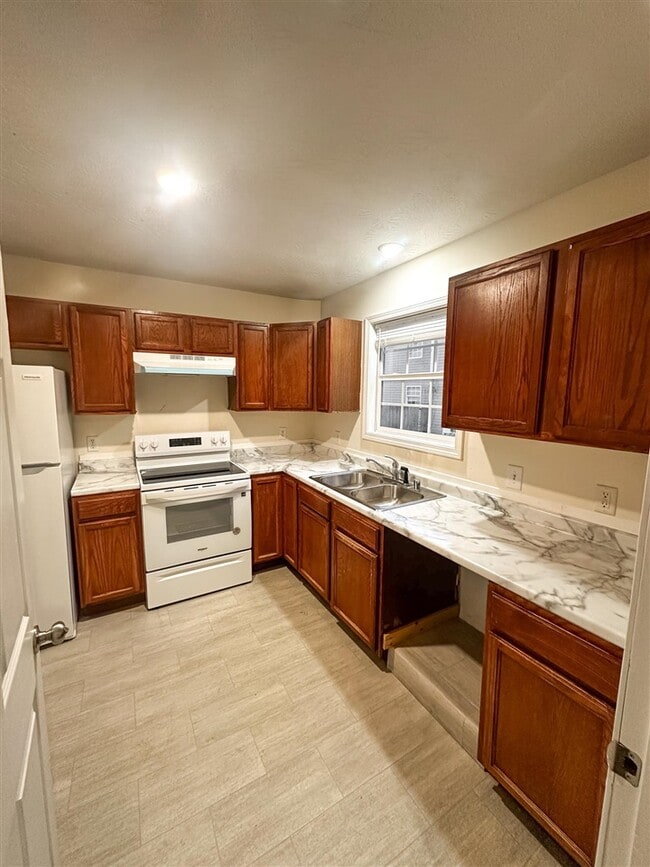 Building Photo - 1225 N Lee Dr