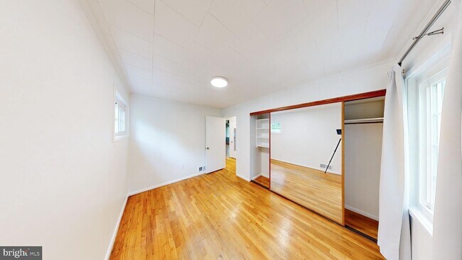 Building Photo - 400 Dean Dr