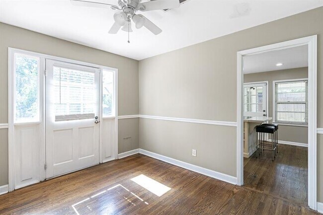 Building Photo - 1517 Gaylor Cir SE