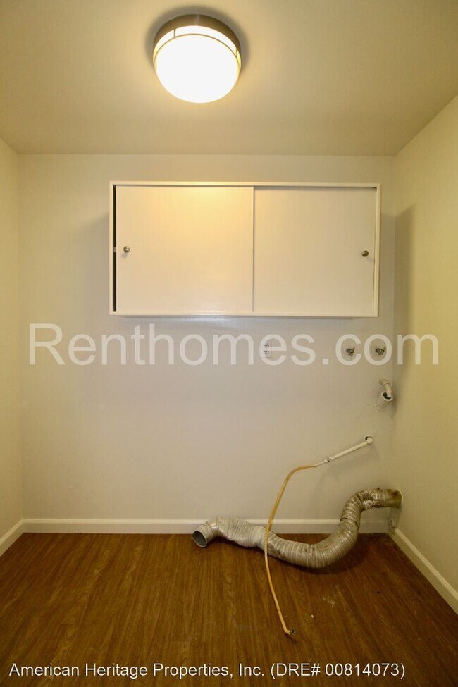 Building Photo - 2 br, 1 bath House - 733 Snapdragon Street