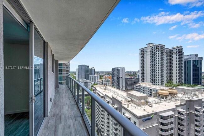 Building Photo - 1100S S Miami Ave