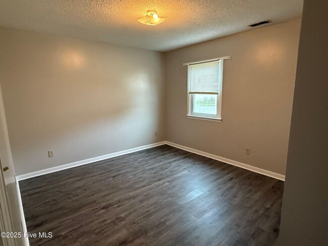 Building Photo - 2310 Indian Dr