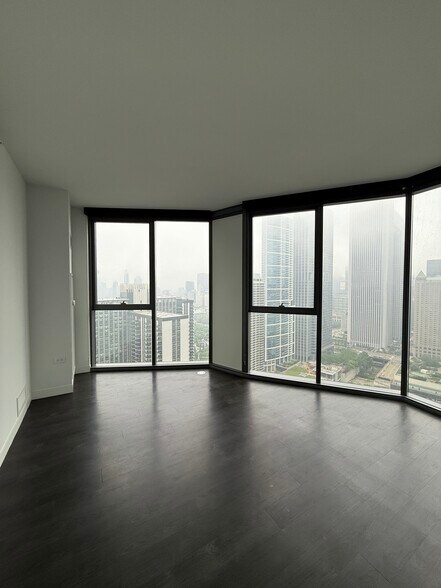 Building Photo - 450 E Waterside Dr