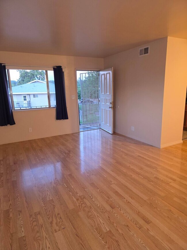 Building Photo - 3704 Sapphire Dr