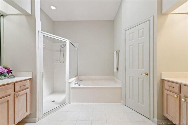 Building Photo - 1327 NW Mossy Oak Way