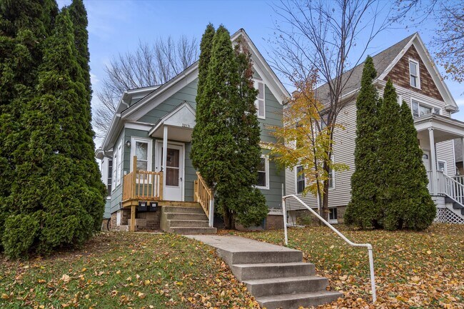 Primary Photo - 3217 N Newhall St