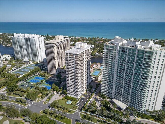 Building Photo - 20185 E Country Club Dr