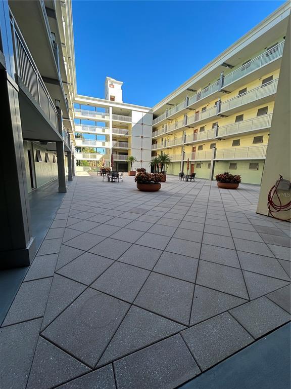 Building Photo - 690 Osceola Ave