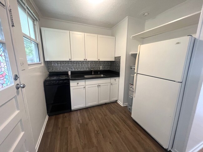 Building Photo - Sunset Hills-Love Where You Live! Two bedr...