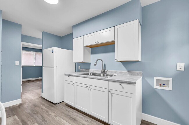 Building Photo - ???? Fully Renovated 3 Bedroom Home in a Convenient Clarksville Location!