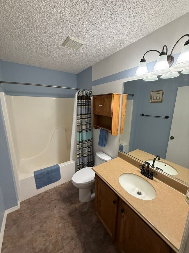 Building Photo - Delightful Unfurnished, 2 bed, 2 Bath Patio Villa available for ANNUAL LEASE