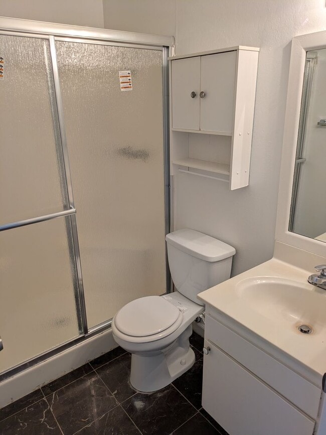 Building Photo - Beautiful Upper-Level Two-Bedroom  Two-Bat...