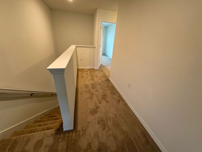 Building Photo - 5 bedroom 3.5 Bath House on Oakland Trails...