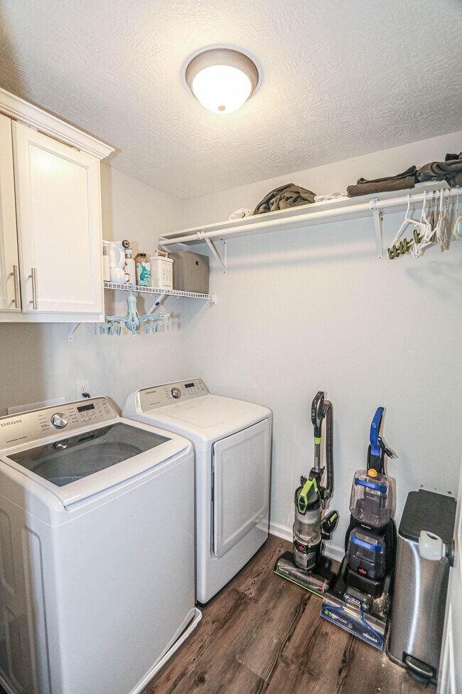 Building Photo - 550 Jensen Ln