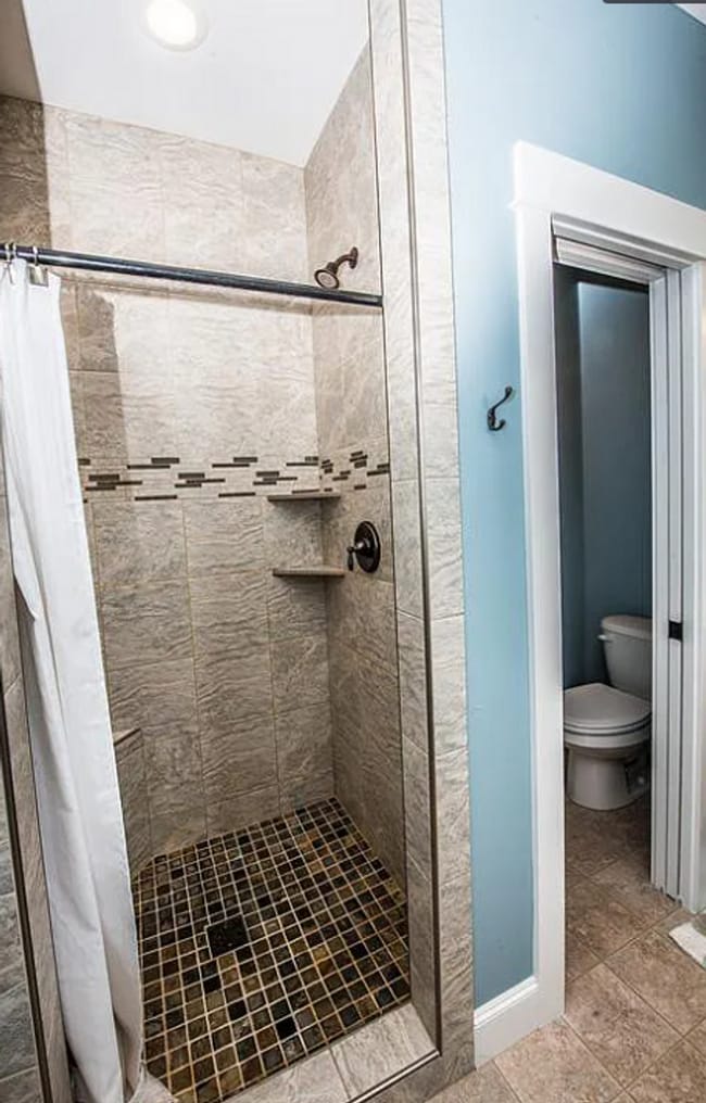Building Photo - 4 Bedroom home located in upscale neighbor...