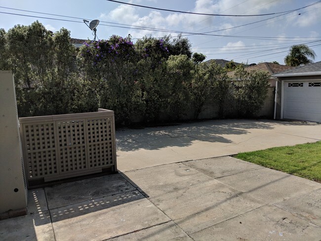 Driveway - 5121 W 140th St