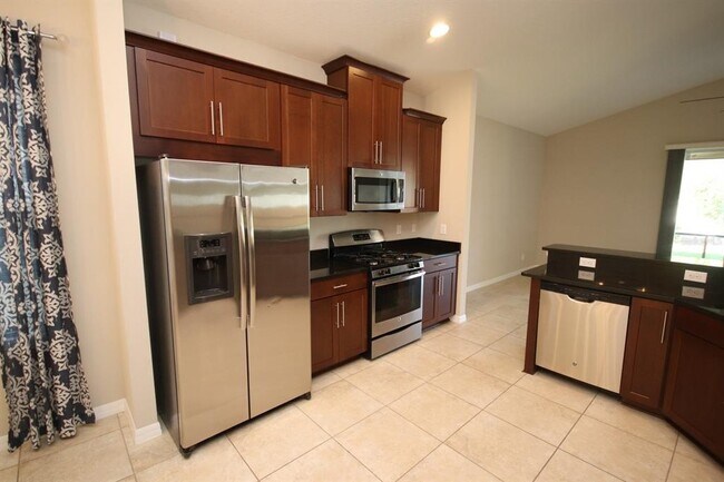 Building Photo - 8827 Sentiero Dr