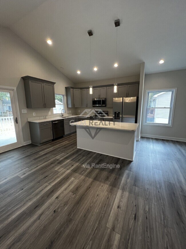 Building Photo - 38 Meadow View Ln