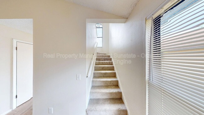 Building Photo - 10025 Creekwater Blvd