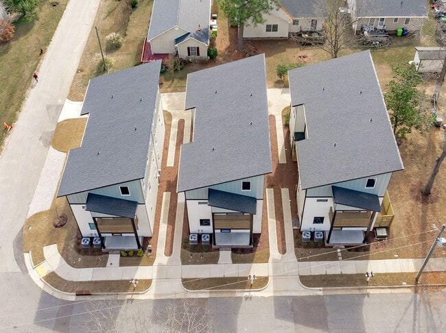 Building Photo - Luxurious Newly Built 3BD, 4BA Downtown Raleigh Townhome with Spacious Balcony and Natural Light ...