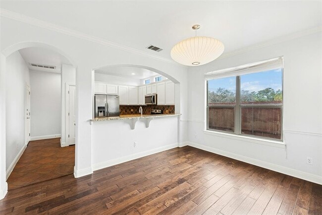 Building Photo - 430 Old Fitzhugh Rd