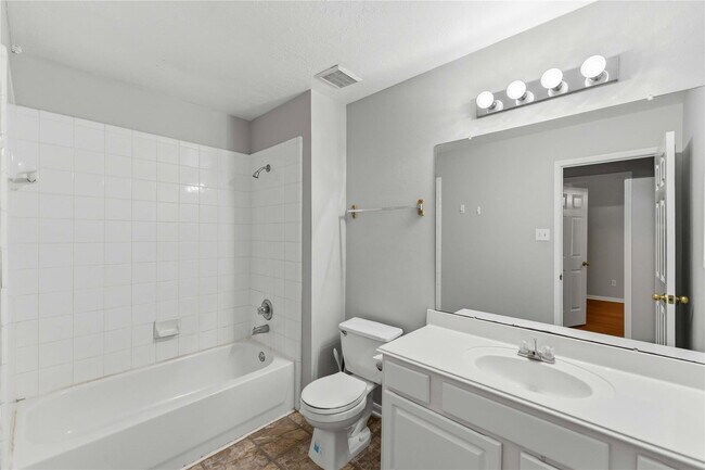Building Photo - Glenwood Drive, Pearland, TX 77584 - 4 BR 2.5 BA single-family home