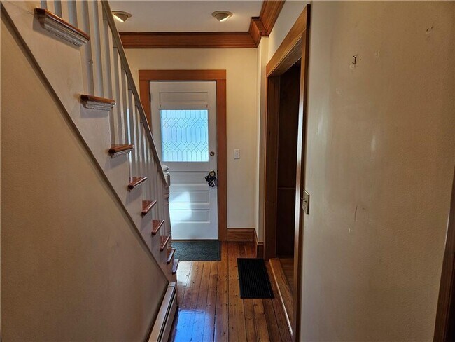 Building Photo - 10 Cherry St