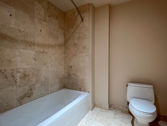 Building Photo - Beautiful 1 Bed 1 Bath Waterfront Condo w/...