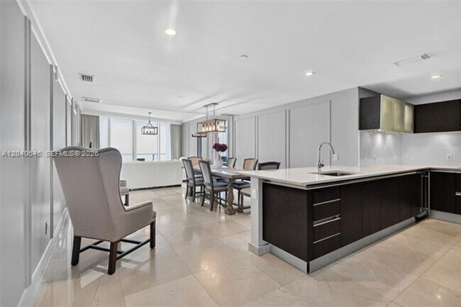 Building Photo - 17001 Collins Ave