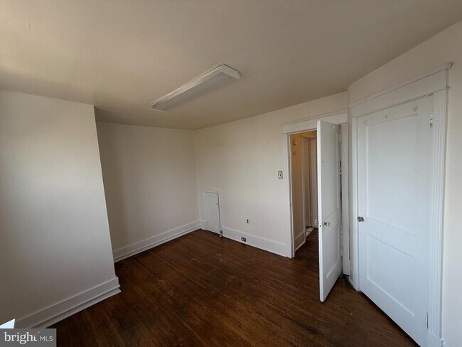 Building Photo - 3422 Tilden St