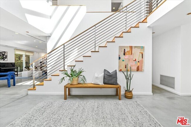 Building Photo - 211 S Valley St