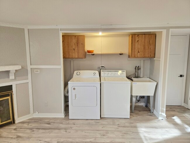 Building Photo - 15251 Colina Ave