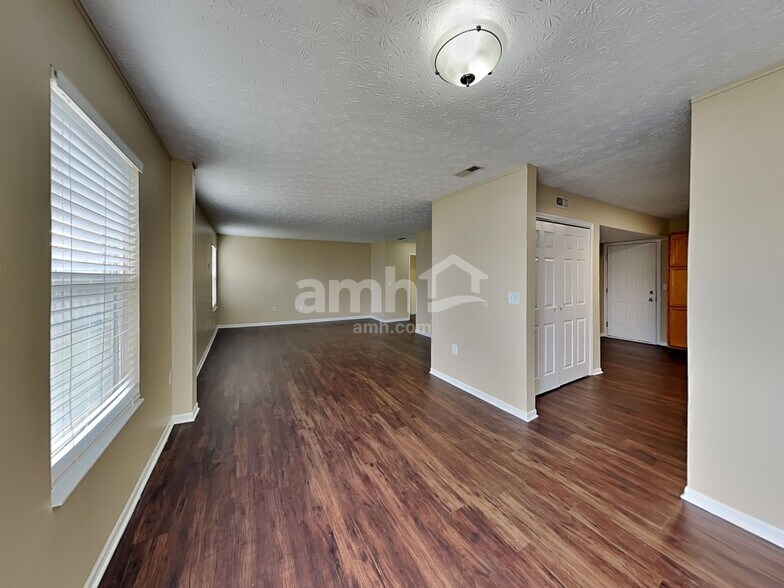 Building Photo - 918 Kreider Ct