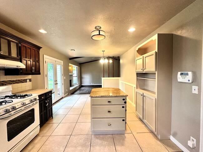 Building Photo - 3 Bed 2 Bath Home in Windsor Estates