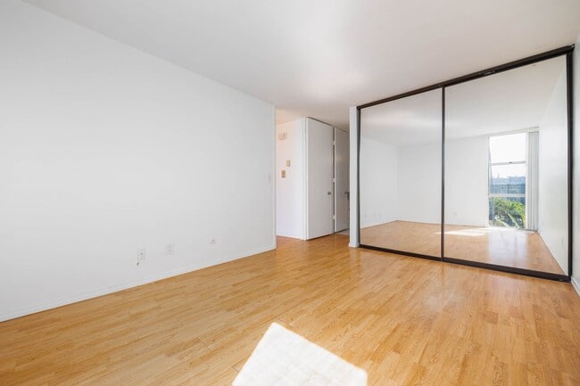 Building Photo - Pacific Isles - Point Loma Renovated Condo- Gated Community, Some Utilities Included, Parking, an...