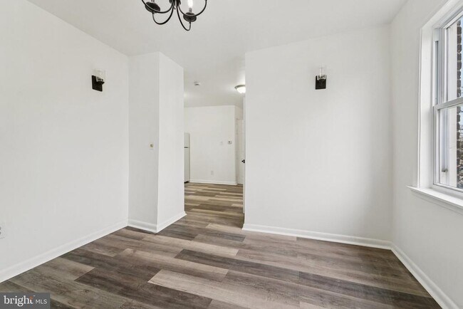 Building Photo - 800 Stoll St