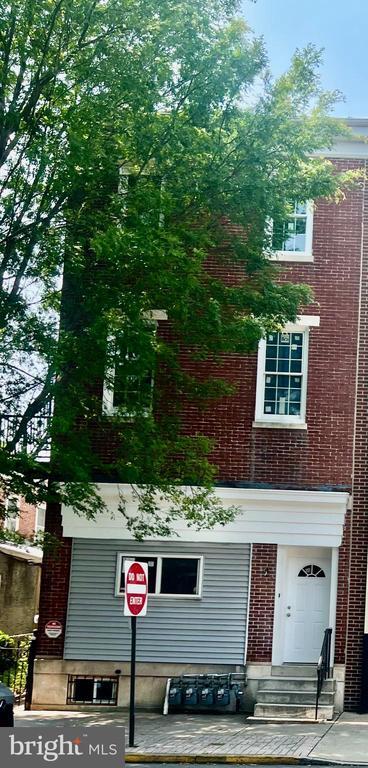 Building Photo - 625 DeKalb St