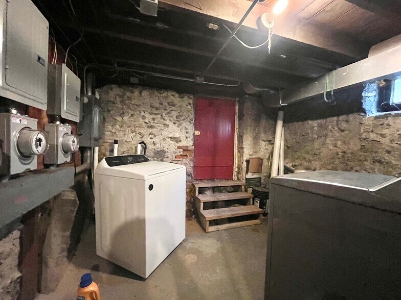 Building Photo - 7 Griggs Pl