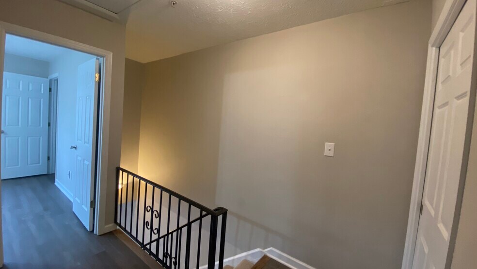 Building Photo - 22 Villa Ct SE