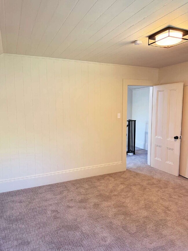 Building Photo - Spacious Two-Story Ranch Home Near Sonoma